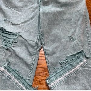 NWT Maurice’s 
Distressed Denim High Rise Crop
Straight Jeans-16